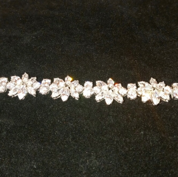 Pretty silver bracelet - Picture 2 of 3